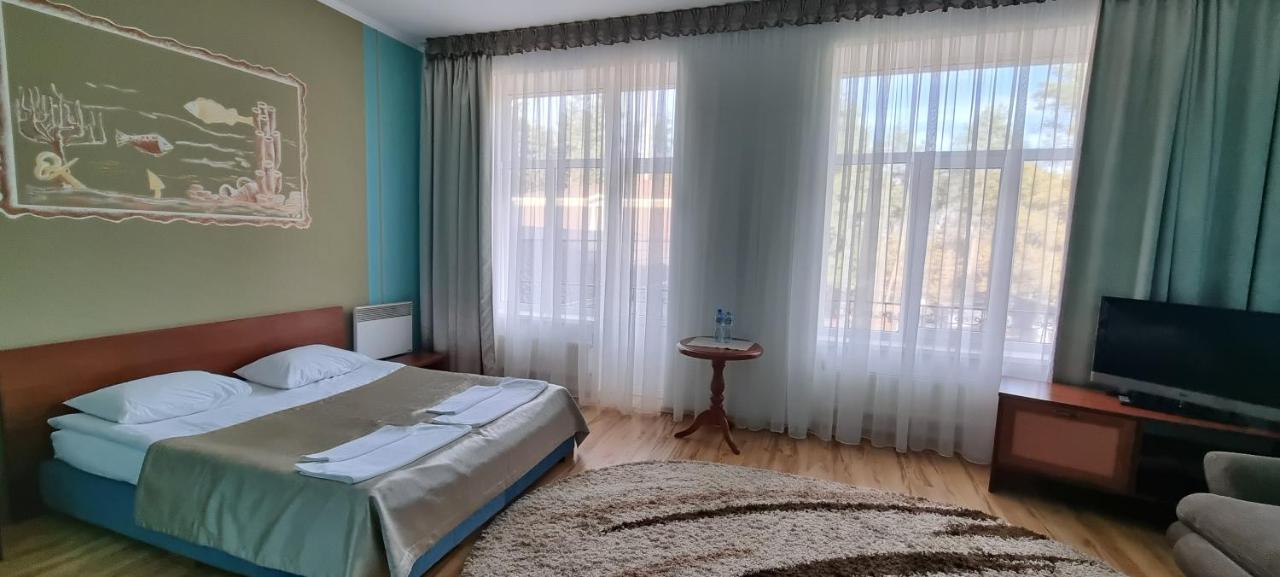 Готельно-Ресторанний Комплекс Три Бобри Lytovezh Экстерьер фото