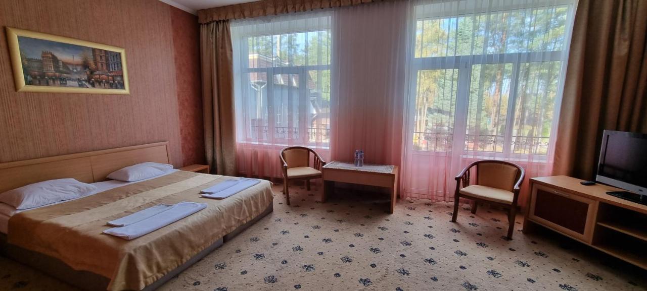 Готельно-Ресторанний Комплекс Три Бобри Lytovezh Экстерьер фото