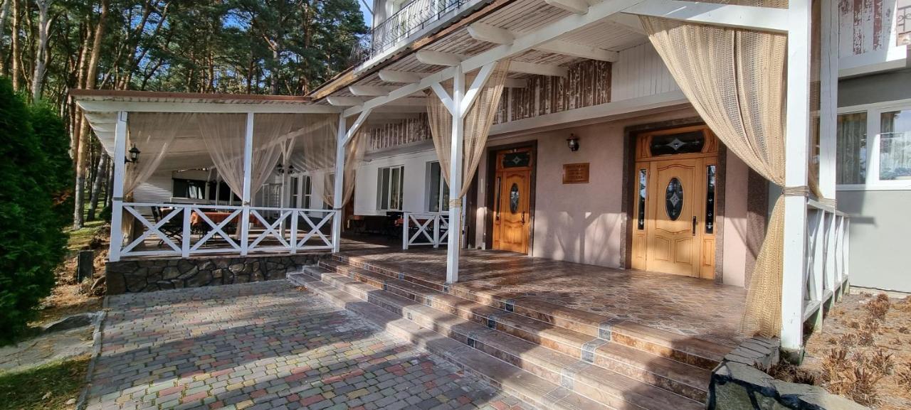 Готельно-Ресторанний Комплекс Три Бобри Lytovezh Экстерьер фото