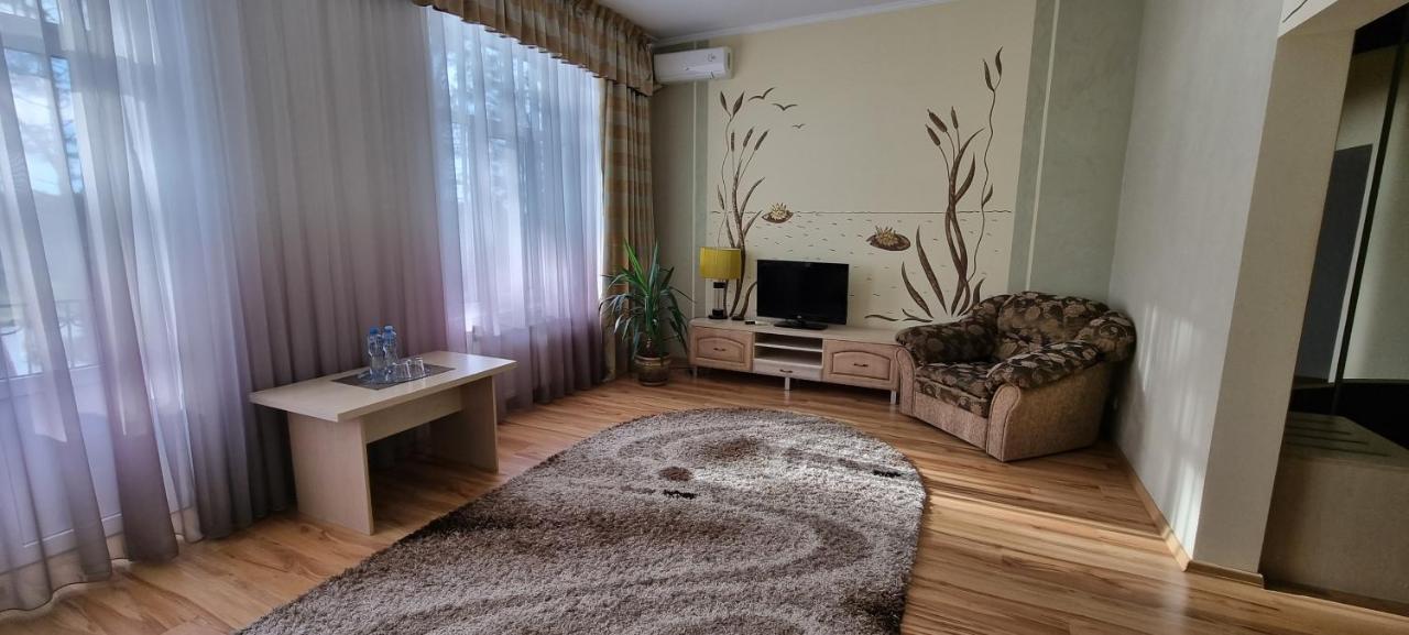 Готельно-Ресторанний Комплекс Три Бобри Lytovezh Экстерьер фото