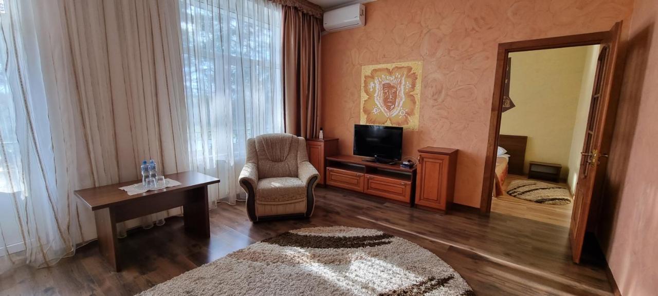 Готельно-Ресторанний Комплекс Три Бобри Lytovezh Экстерьер фото