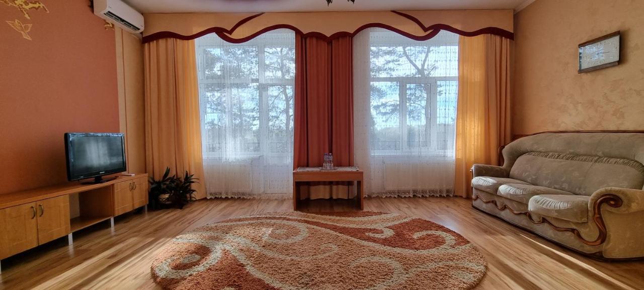 Готельно-Ресторанний Комплекс Три Бобри Lytovezh Экстерьер фото